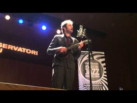 Chris Thile  - Don't Think Twice Its alright, Bob Dylan Cover, Barcelona Spain, Nov 2013
