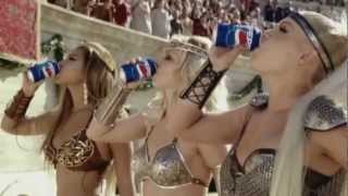 Pepsi Ad: Brian May, Roger Taylor (Queen), Britney Spears, Beyonce, Pink - We Will Rock You