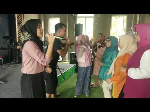 Roby genzus feat ayu amanda..reunian sma se pariaman ..panglima cafe