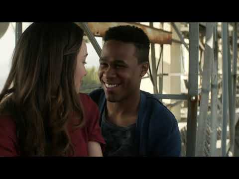 FTWD S1E1 -  Alicia and Matt - Travis asked Russel how to build a fire