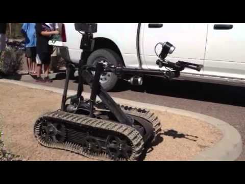 Bomb disarming robot