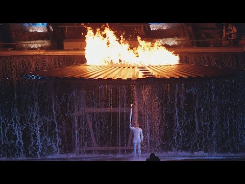 Sydney 2000, lighting of the Olympic cauldron, presented by @SevenNetworkAU ​
