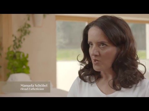 Dr. Hauschka Daily Hydrating Paakių kremas drėkinamasis paakių kremas, 12.5 ml video
