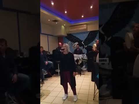 Grupi hania kret .kengetare Eleni Vassi.live nga Radiovu