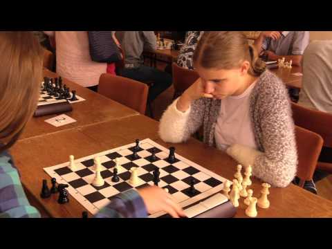 študentky 2.1 .   Sabína Bergerová  - Sofia Anna Cibíková  0:1