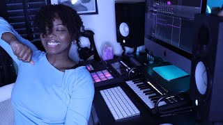 WATCH ME MAKE A CREEPY HIP HOP BEAT ON THE Maschine MK3| Michael Jackson Sample
