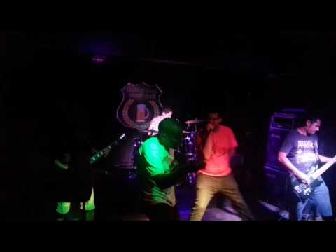 Derrube o Muro - Velha escola, nova escola