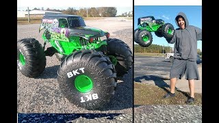 FINALLY! A &quot;Walmart&quot; RC Worth Buying! Monster Jam Mega Grave Digger Review
