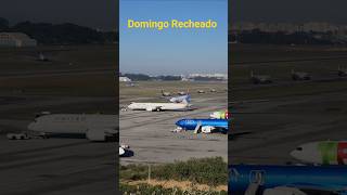 Domingo de Manhã Lotado Uma Fila de Aviões Parado no Aeroporto de Guarulhos #aeroporto #pouso