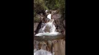 preview picture of video 'Dave slides down waterfall - Rio Blanca in Banos, Ecuador'