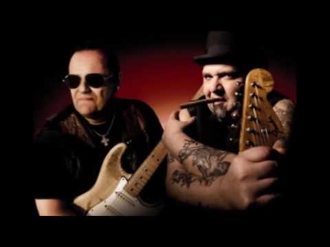 Badass Jimi Hendrix cover | Walter Trout & Popa Chubby - Who Knows