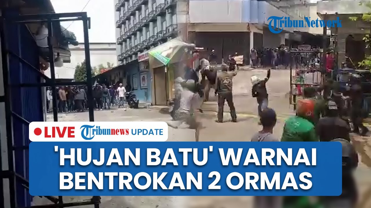 LIVE: Detik-detik Hujan Batu Warnai Bentrokan Ormas vs Matel di Cengkareng, Mobil Polisi Rusak