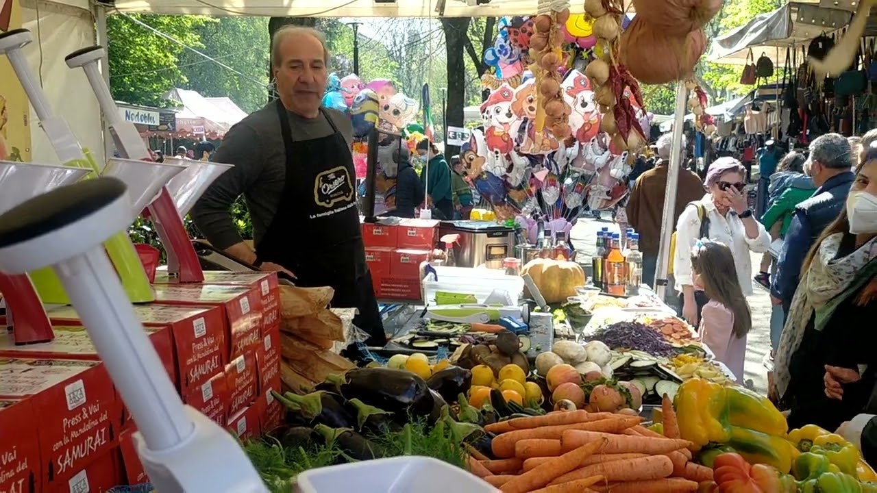 LA FIERA DI PASQUA A COMO, LA PRESA DIRETTA: LA DIMOSTRAZIONE PRATICA DEGLI OGGETTI DI CUCINA