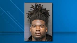 Former Texas A&M running back Le'Veon Moss arrested after 2-year-old son accidentally shoots self