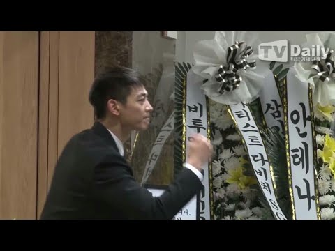 Choi Minho & SHINee Members at Kim Jong Hyun Funeral #RIP 🙏#KimJongHyun🙏