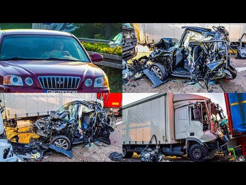 TÖDLICHER UNFALL [GAFFER filmen & behindern RETTER] 3 LKW zerquetschen PKW | FEUERWEHR im EINSATZ
