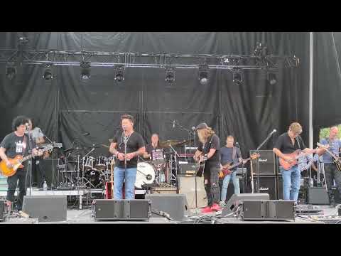 Travis Cormier et  Éric Lapointe - Wanted dead or Alive ( teste de son Sound check)
