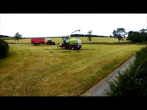 1. Schnitt 2014 Gras häckseln mit Claas Jaguar 960