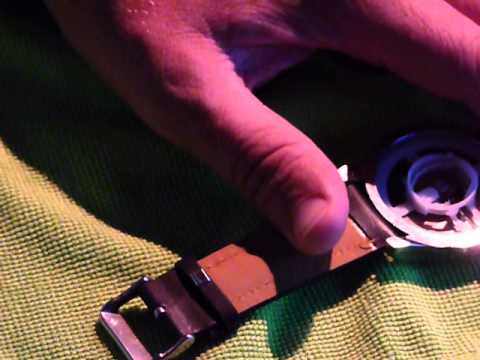 Armbanduhr öffnen und Zifferblatt heraus nehmen