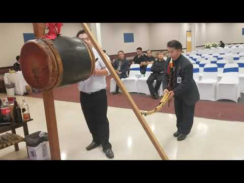 Zaj qeej foom koob hmoov rau cov nyob tom qab