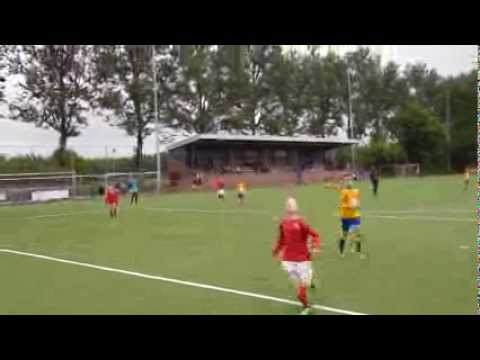 Bal mooi dood gemaakt door Saestum speler.