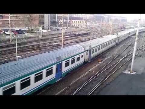 TRENI IN TRANSITO IN STAZIONE A TORINO PORTA NUOVA. 22 - 12 - 2014.
