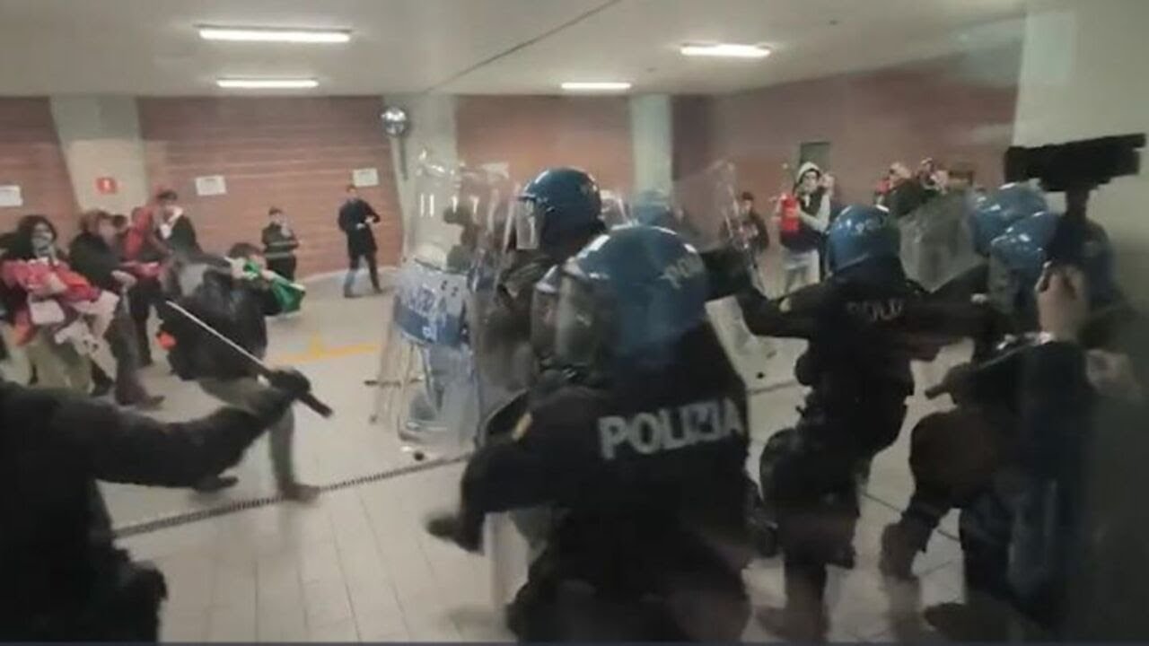 No Meloni day a Torino, scontri con la polizia alla Citta' metropolitana