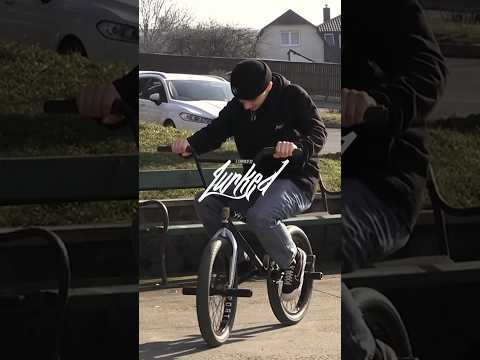 From the apartments to the top.🔮 #bmx #bmxlife #bike #bmxstreet