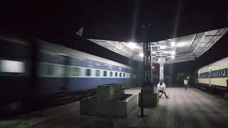 preview picture of video '8 hrs late Nizamuddin raigarh gondwana superfast express skips rasmara'