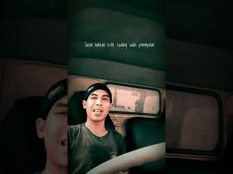 senyum dalam gambaran. by. mothemess