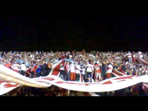 "Moron 2 vs Almagro 0 . 1ra Parte. el gallo de moron locura de mi corazon" Barra: Los Borrachos de Morón &bull; Club: Deportivo Morón