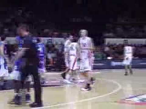 25 17-11-07 BCO-Mons - Score van en fout op Petrovic, assist