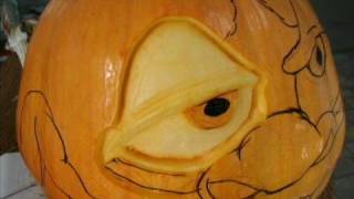 preview picture of video 'HALLOWEEN GRUMPKIN CARVING Time Lapse'