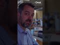 De kringloopwinkel van Ron opent zijn deuren na een grote brand | RTV Oost
