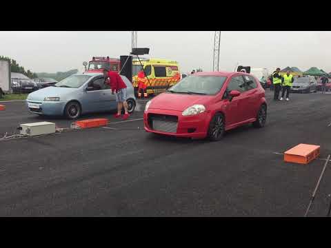 Fiat Grande Punto 1.2 turbo diesel vs Fiat Punto 1.2 turbo benzin - drag race
