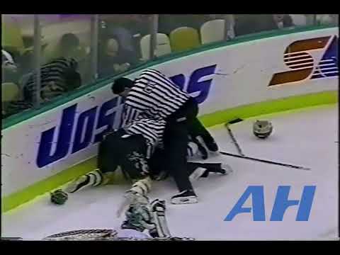 NHL Dec. 29, 1990 Rob Zettler,MIN v Wes Walz,BOS Minnesota North Stars Boston Bruins