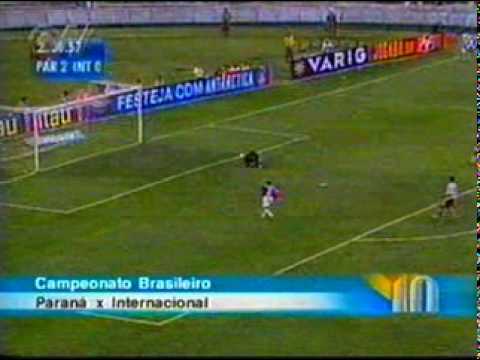 18/10/2003 - Paraná 4 X 0 Internacional : Gol de Fernandinho (2)