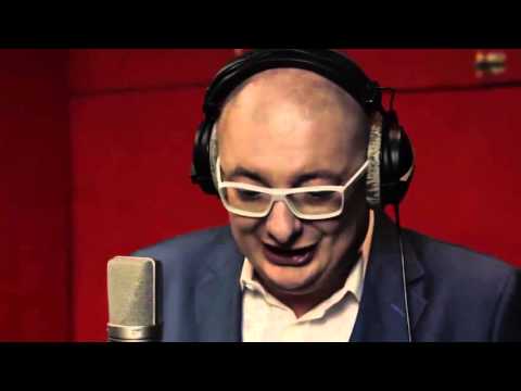 Michał Kamiński śpiewa z sobą samym.