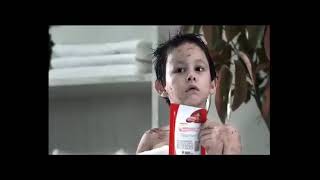 Download lagu Iklan Lifebuoy body wash - main kotor (2006-2007)  mp3