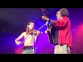 Vance Gilbert with guest violinist Alberto - Woodford Folk Festival, 31/12/17 - ‘For The Good Times’