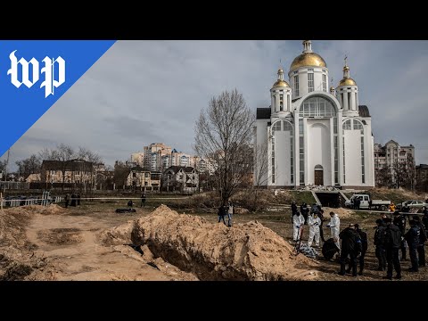  Returning to Bucha to search for loved ones in a mass grave