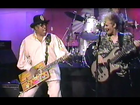 Bo Diddley on Johnny Carson  1991 - performing "Bo Diddley", and interview following