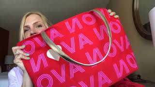 Live from RepFest. Unboxing my AVON Swag Bag!