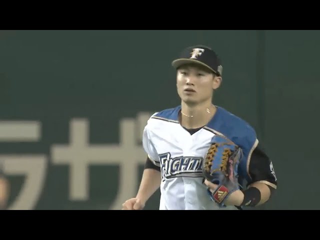 【4回表】正面のライナーを落ちる直前にダイビングキャッチ!! ファイターズ・西川の好プレー!! 2015/9/3 F-M