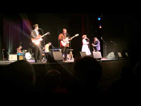 CONNIE FRANCIS SINGING STUPID CUPID AND LIPSTICK ON YOUR COLLAR / LIVE