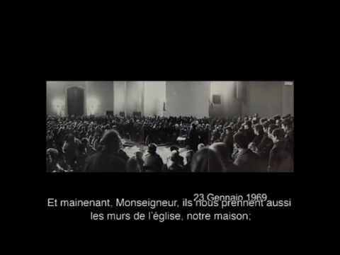 D.Enzo Mazzi consegna le chiavi della chiesa dell'Isolotto