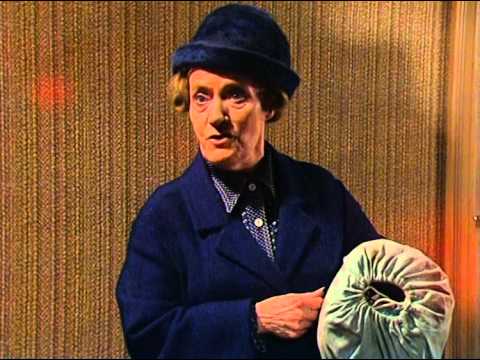 Fleksnes Fataliteter - S04E01 - Hjem, kjære hjem - 1981