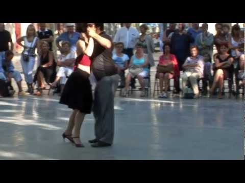  Céline Giordano  and  Alexis Quezada  are  dancing  to  the  tango  "  Oigo Tu Voz  "  by  Ricardo Tanturi  at  Festival International de Tango Argentin de Mèze  in  2012