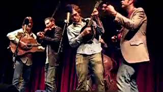 Chris Thile &amp; The How To Grow A Band - Heart in a Cage