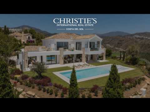 Splendorous Mediterranean style luxury villa with panoramic views in El Herrojo, Benahavís